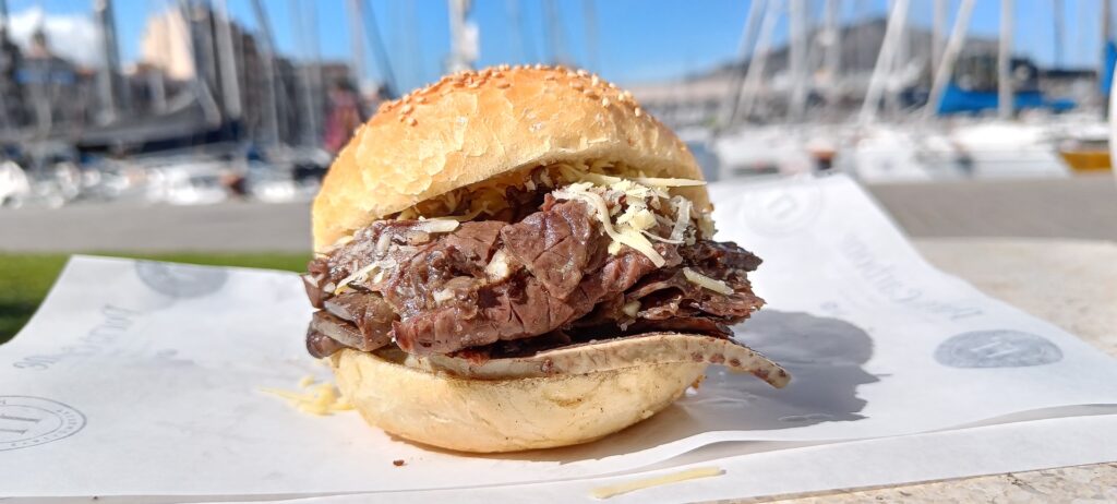 Uno dei più buoni panini con milza a Palermo, Sicilia.